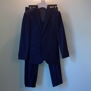 SHARP-Looking Boys 10 SKINNY Tallia 100% Wool Suit, Navy with Black Dots